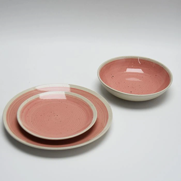 গোলাপী হাতের আঁকা পাথরের জিনিসপত্র