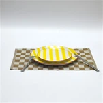 ইয়েলো লাইনের সাথে ডিনার সেট