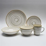 ব্রাউন রিম বিশদ সহ আধুনিক দেহাতি সিরামিক টেবিলওয়্যার