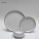 কালো রিমের সাথে সহজ এবং আধুনিক চীনামাটির বাসন থালা সেট