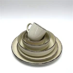 দাগযুক্ত রঙের চকচকে পাথরের পাত্র